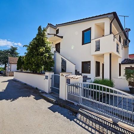 Apartment Iriska Novigrad  Екстер'єр фото