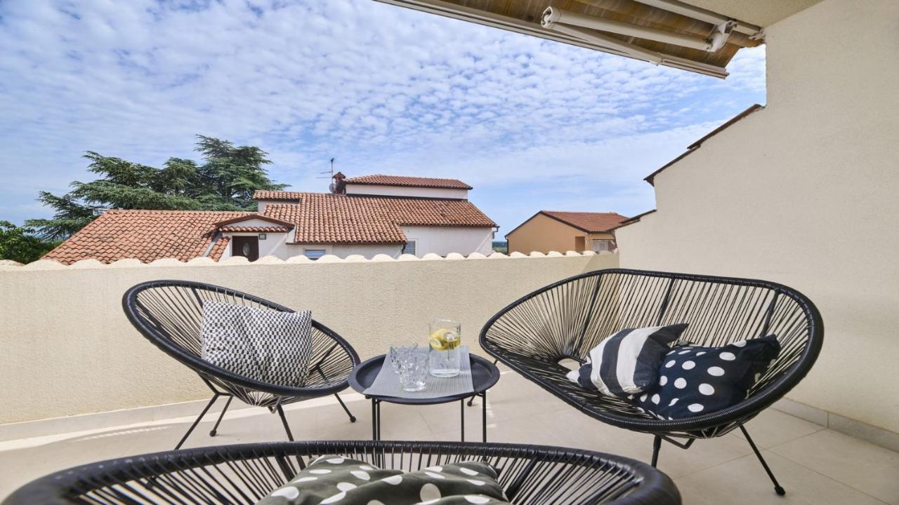 Apartment Iriska Novigrad  Екстер'єр фото